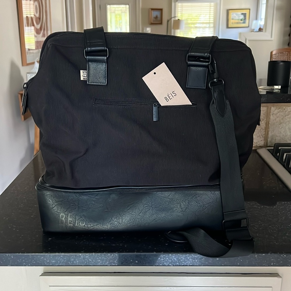 Beis The Mini Weekender 
in Black